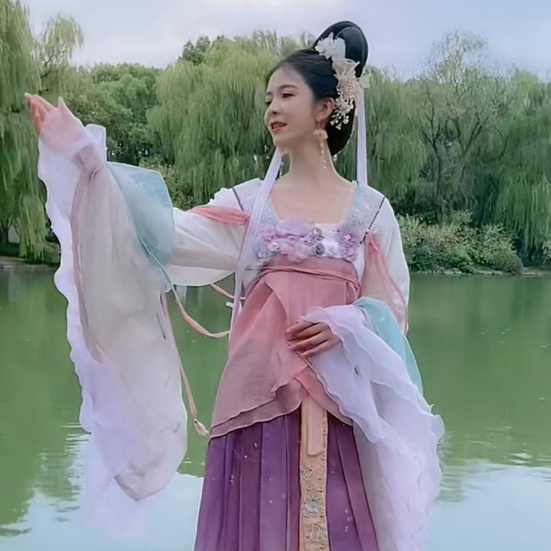 🌈琪琪小可爱🌈头像