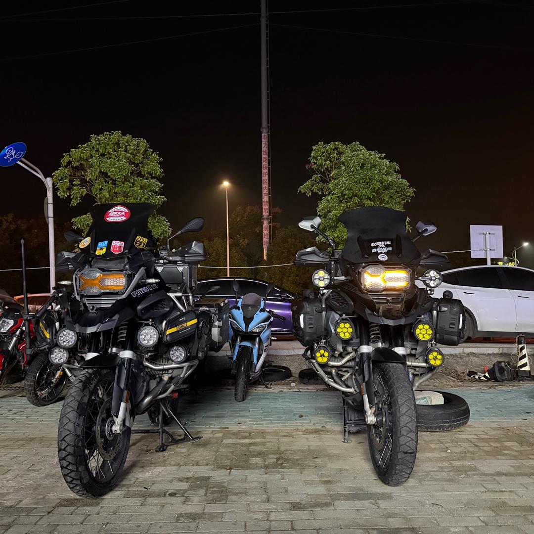 就得骑摩托车啊