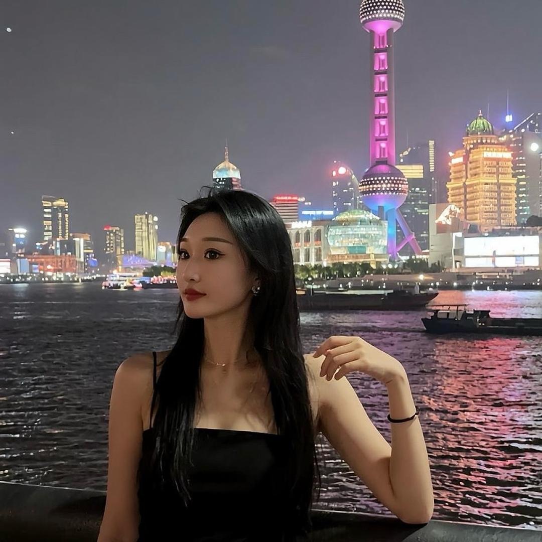 郑雯.