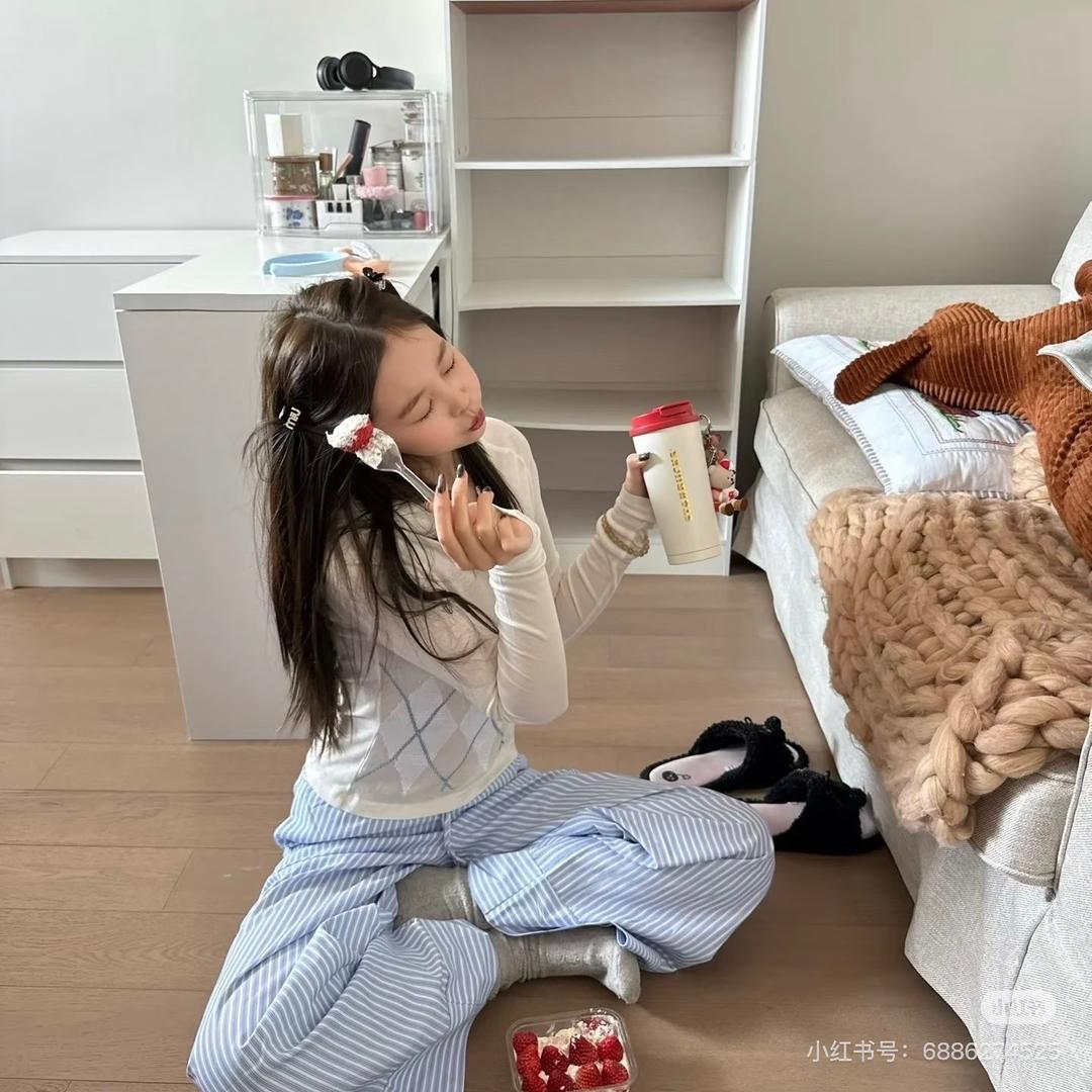 小Y          .