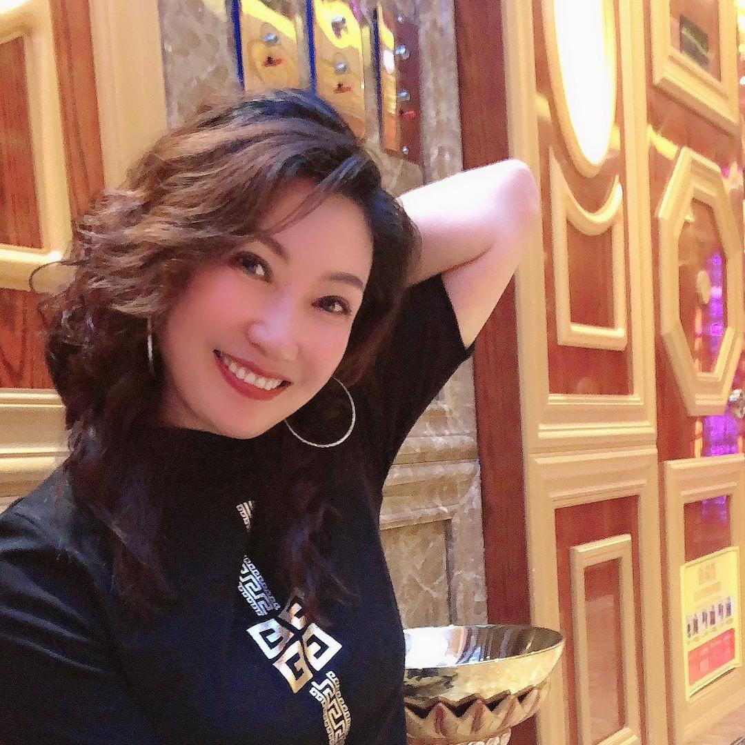 华丽的莉莉姐