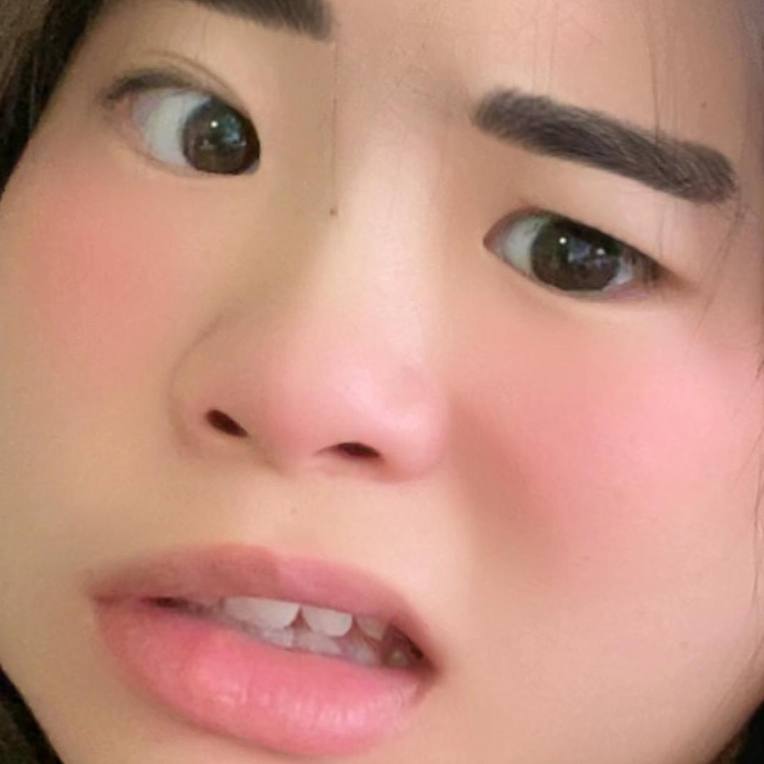 李   佳    欣.