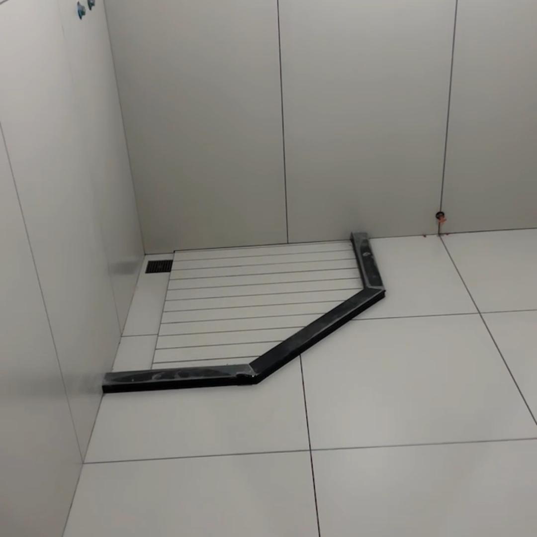 刘牛、贴砖