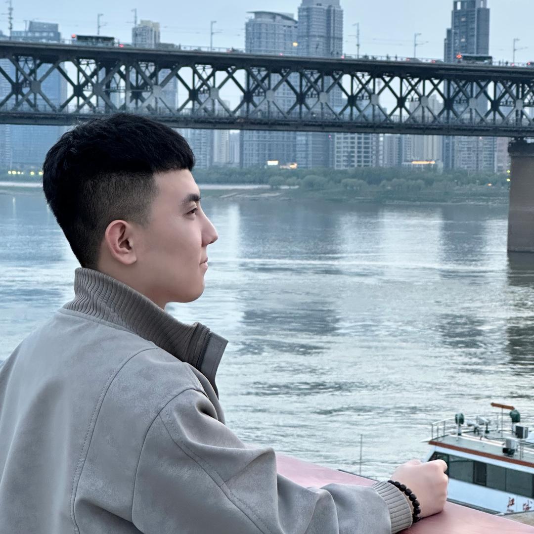 太谷英派澌游泳小刘教练