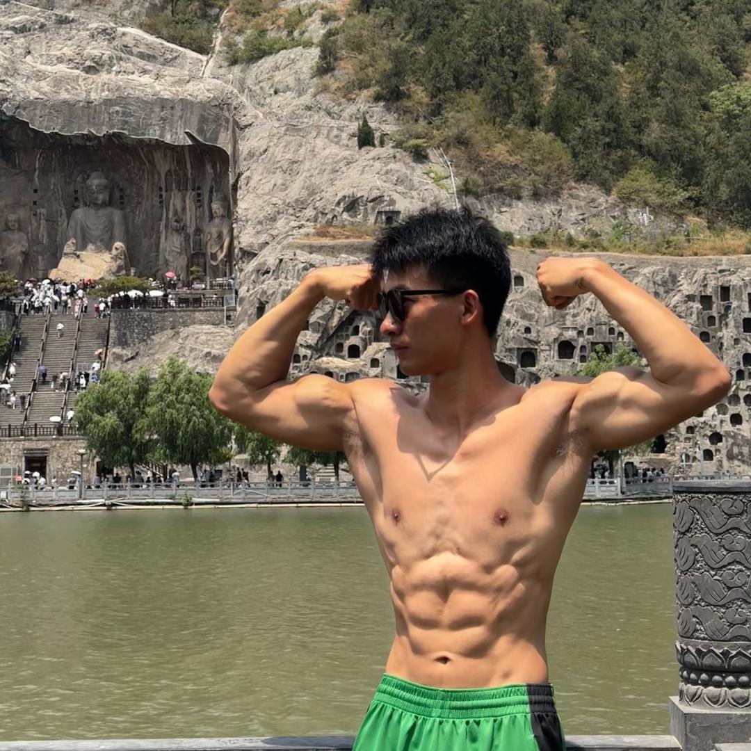 小伟爱健身