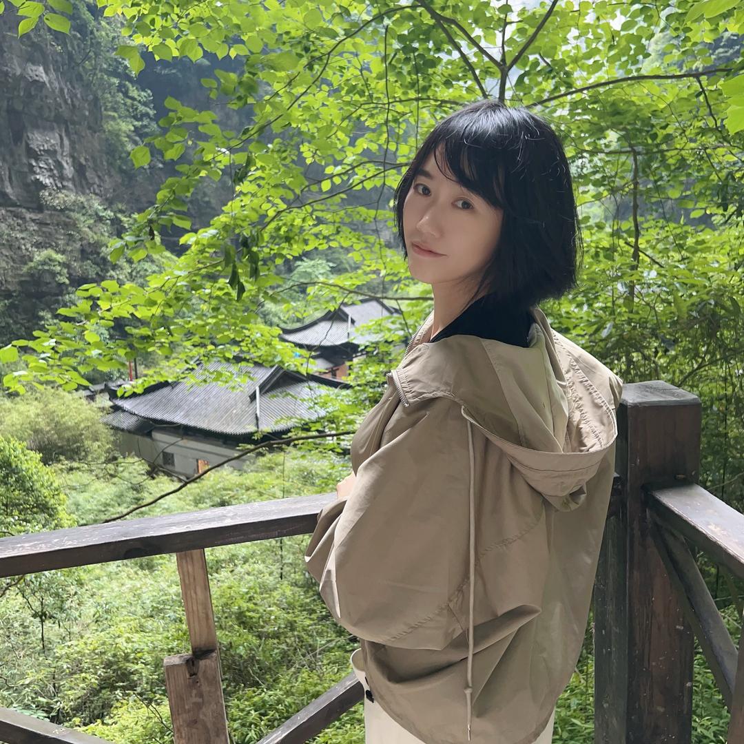 亮亮爱看书