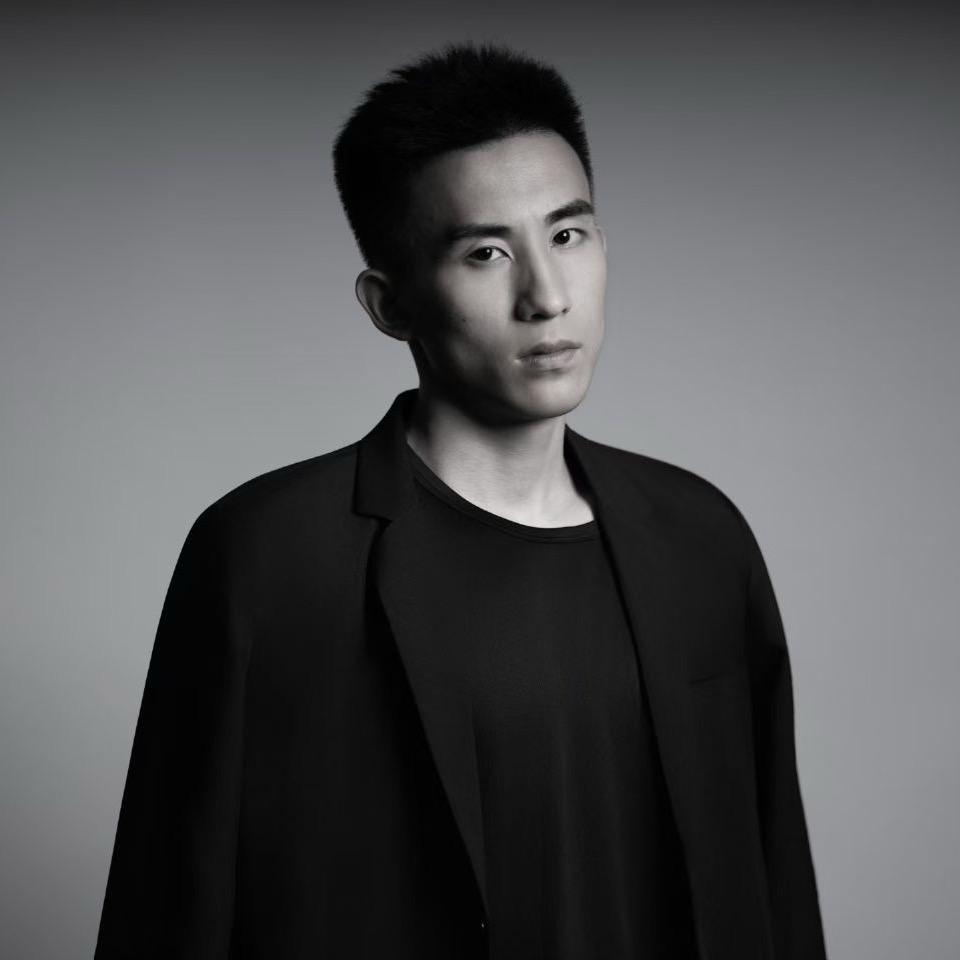 99年的老男人助理-小林