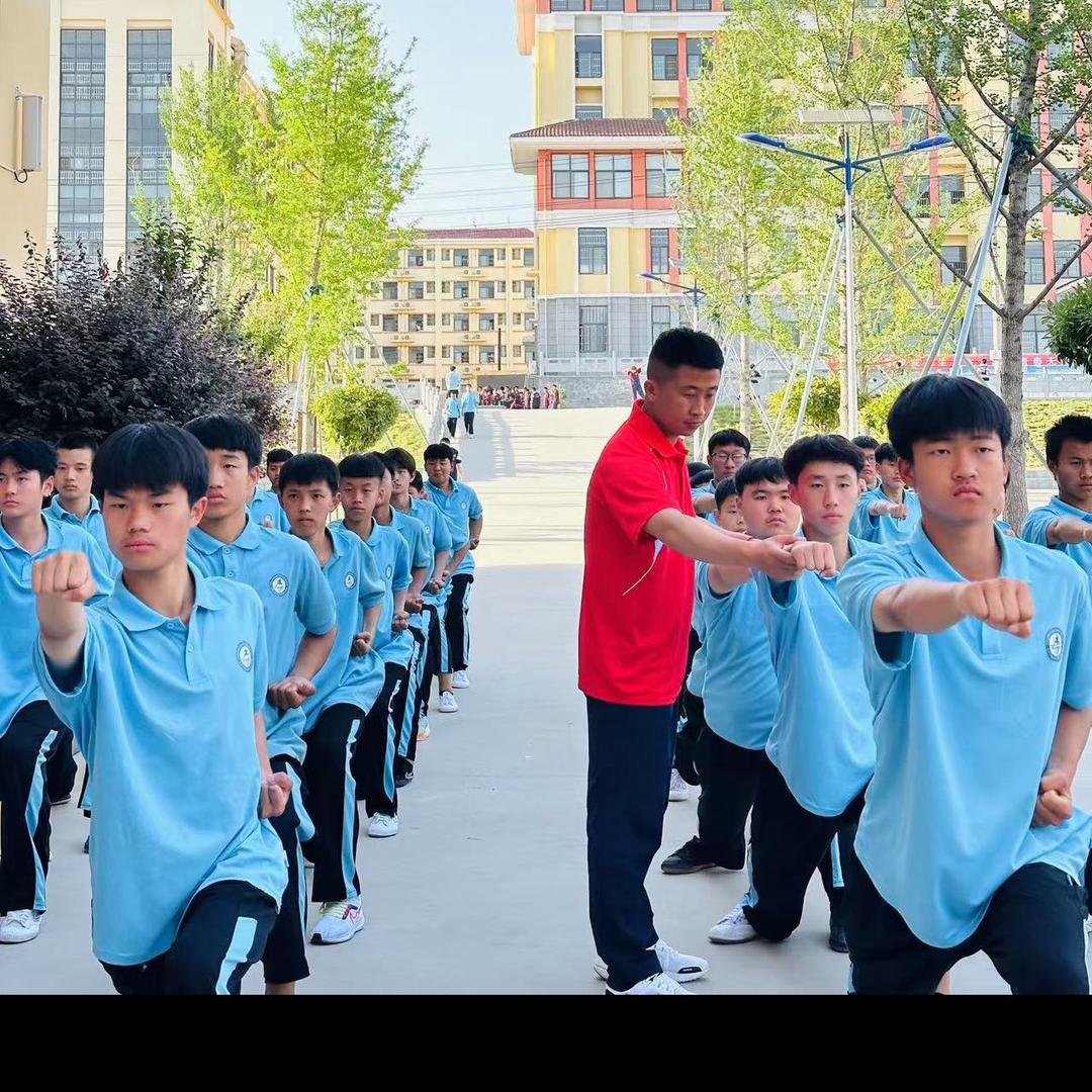 延鲁～教武术的白老师如那