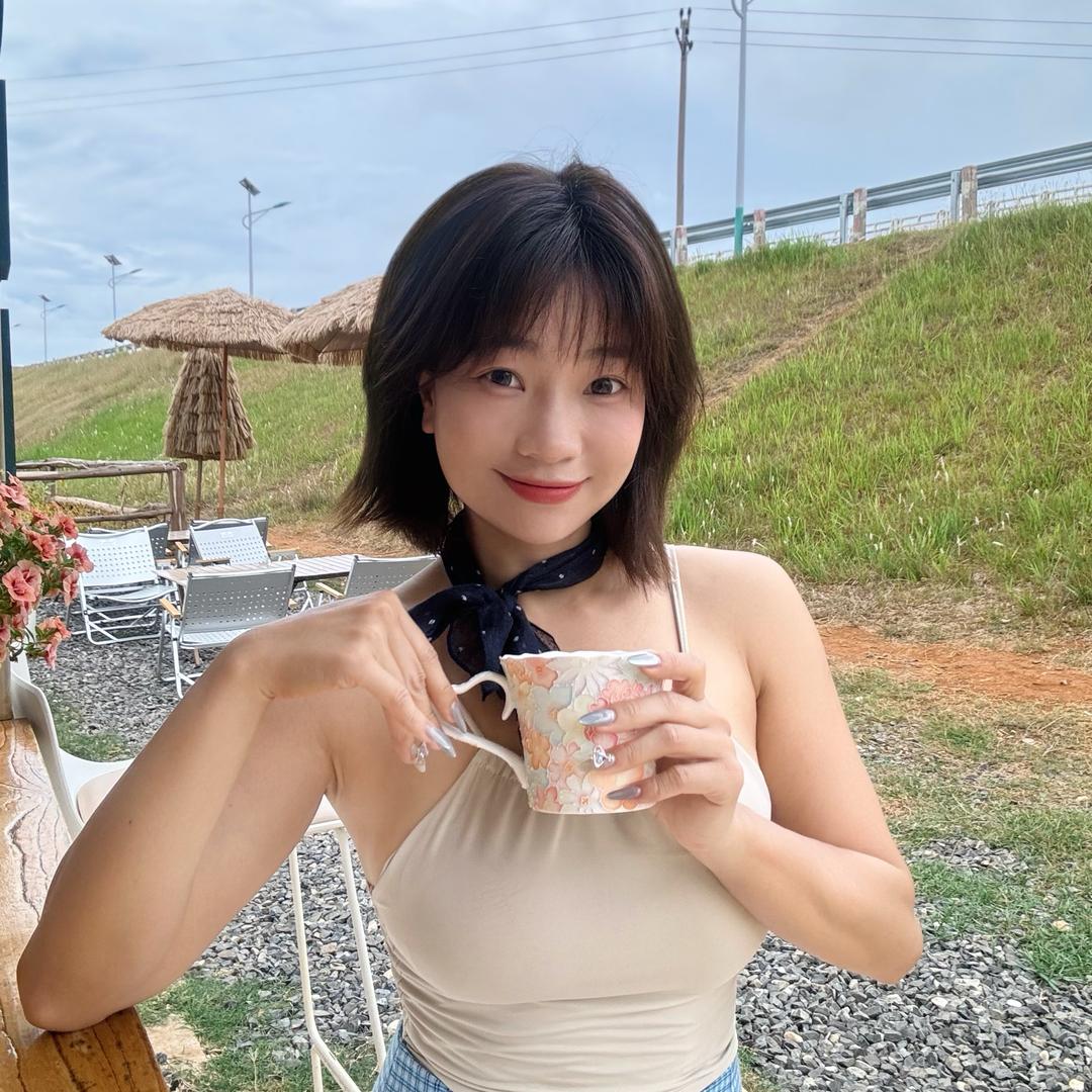 Tina。