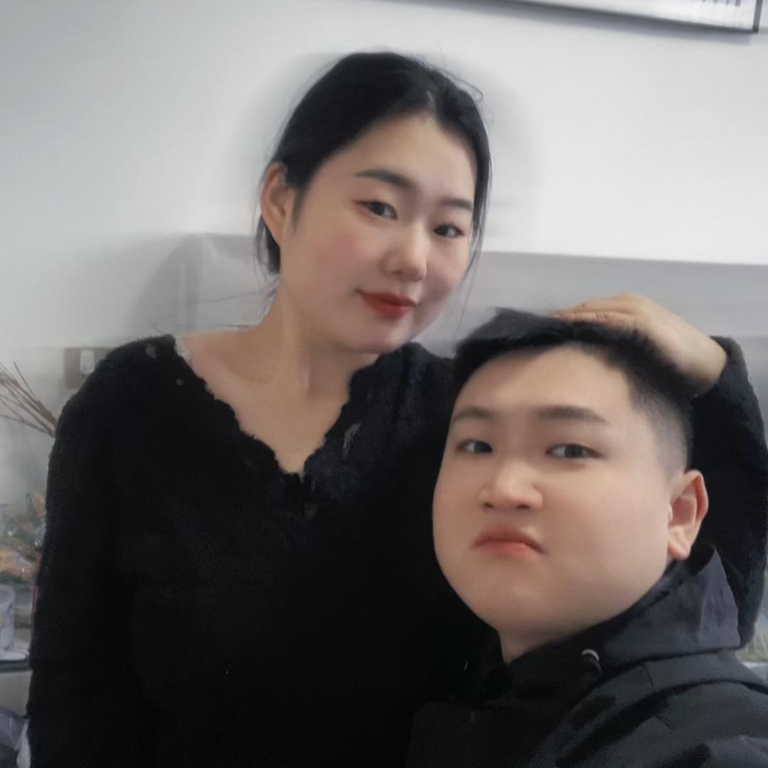 悦悦和老猪💞