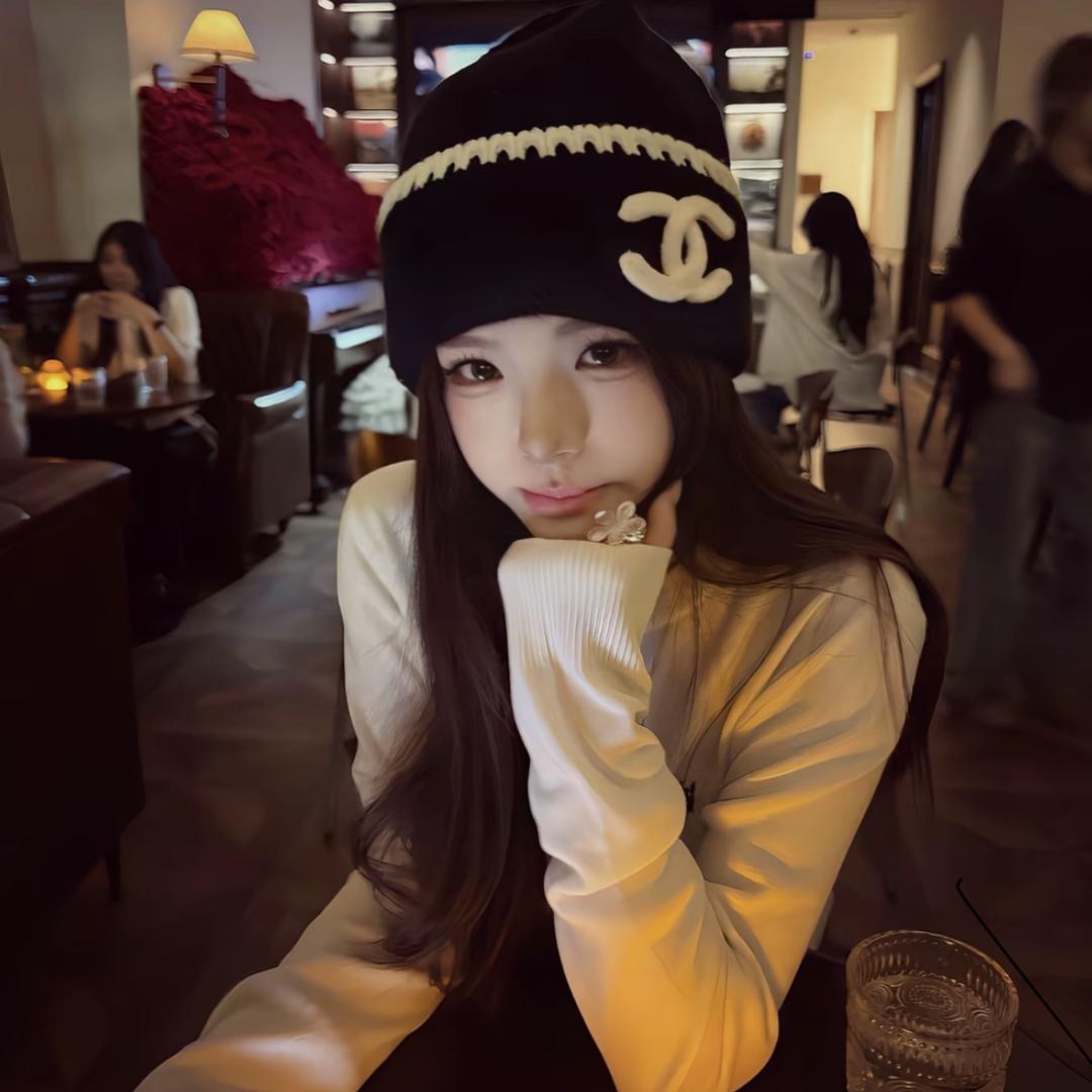 妧 妧