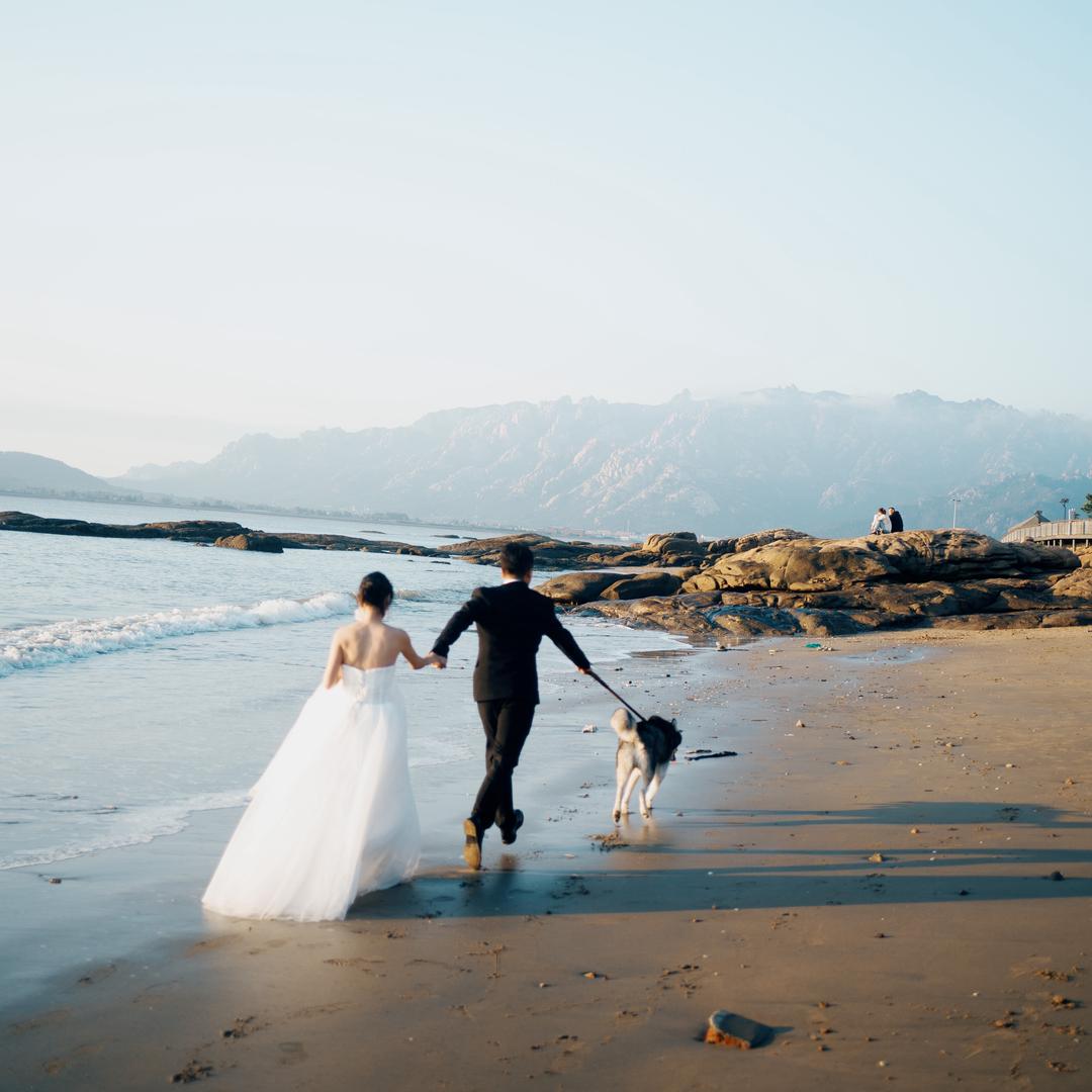 那个设计师看起来没毕业