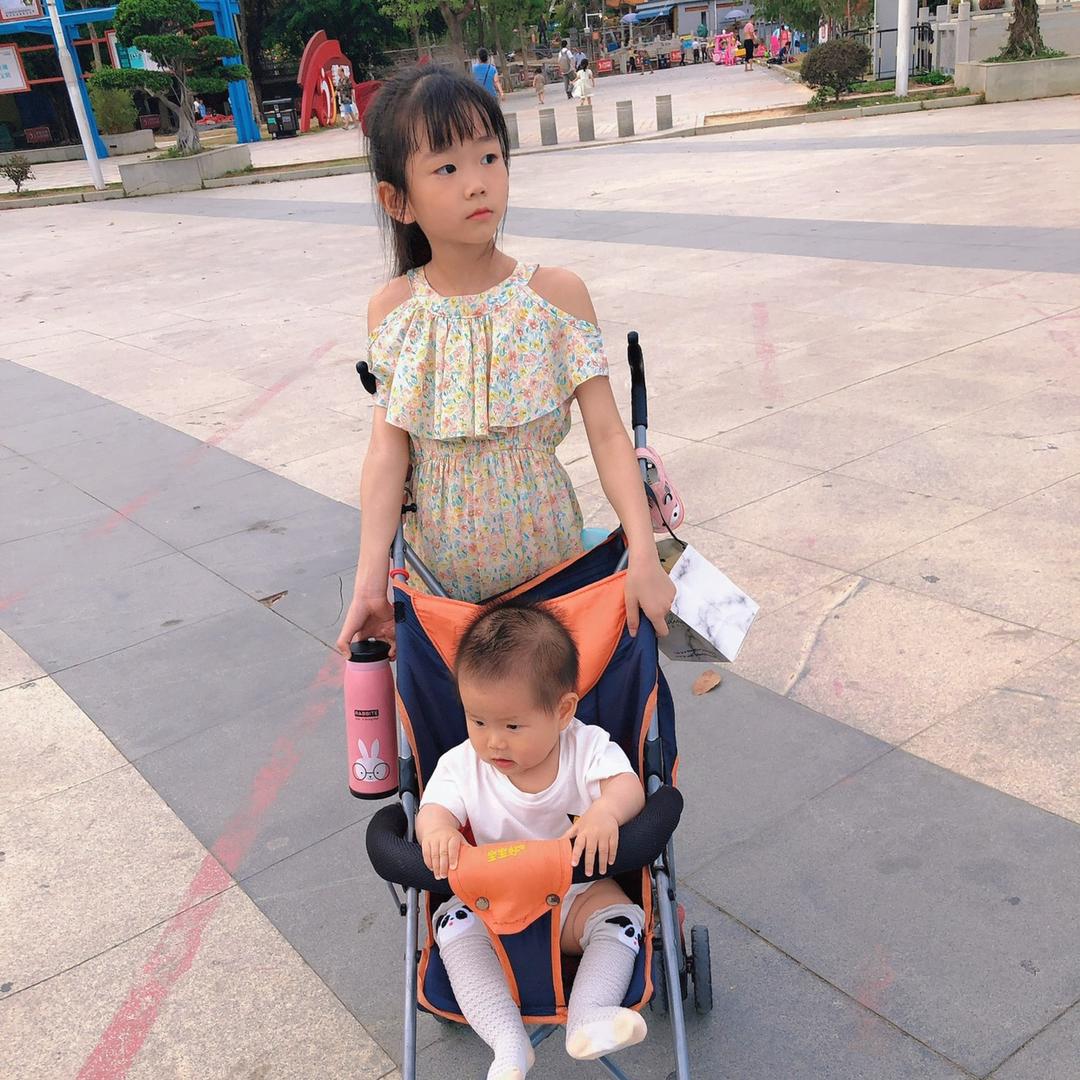 姐妹俩