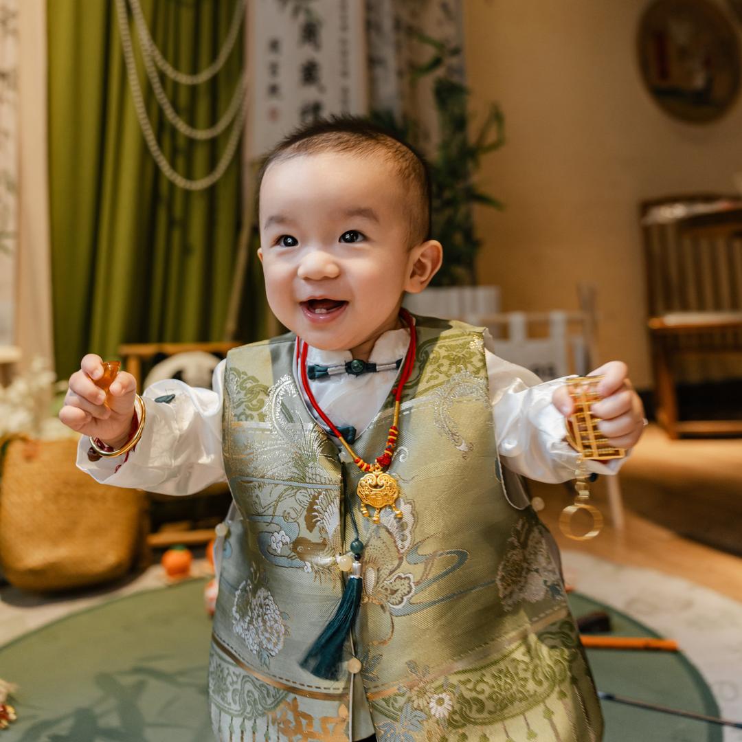 熙哥在这呢.👶