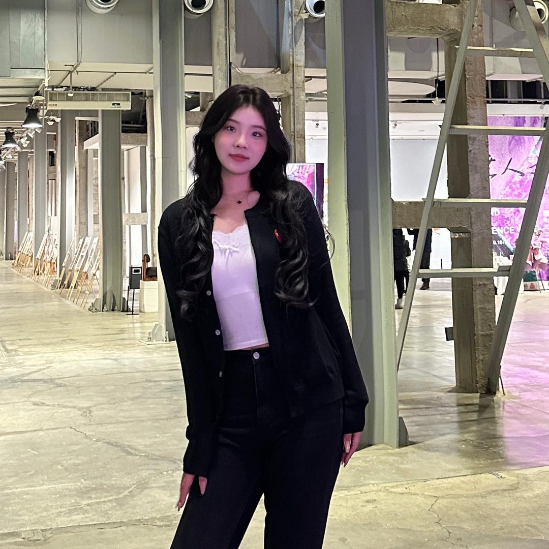 月亮上的垂耳兔🐰