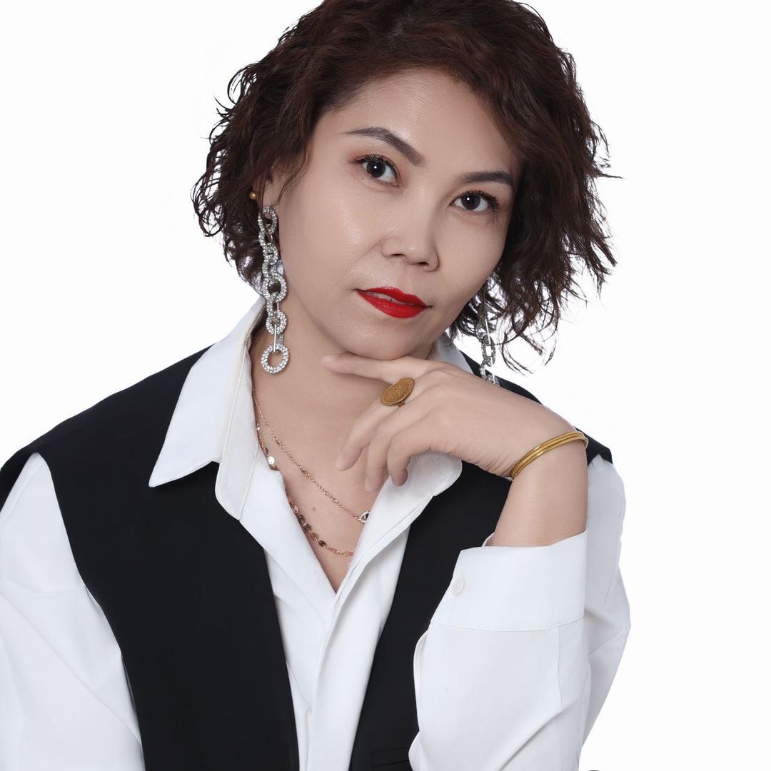 新疆服饰鞋包行业-凯娜