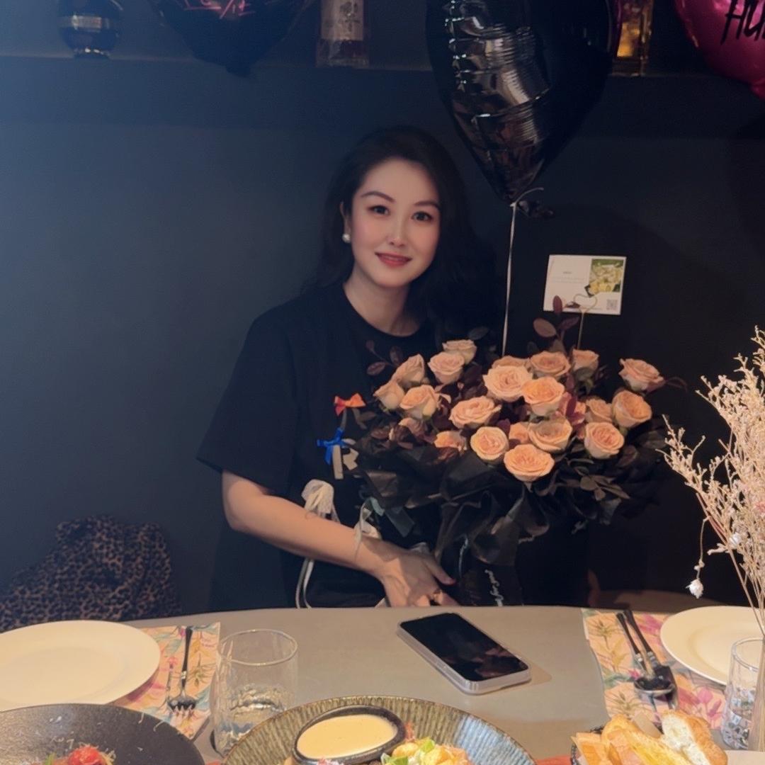 火火潮牌鞋服饰（老板娘菲菲）