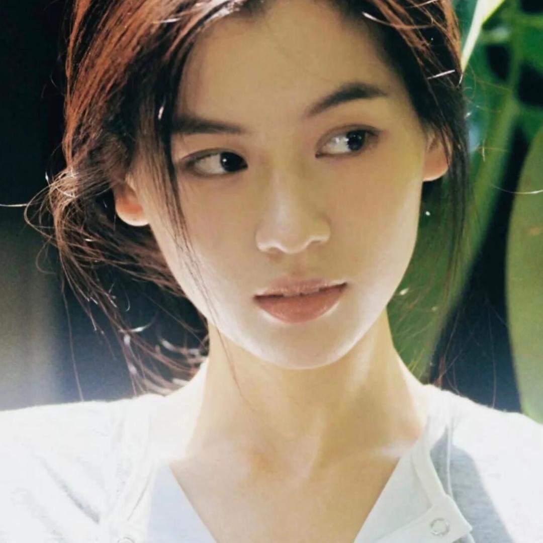 王艺凝.