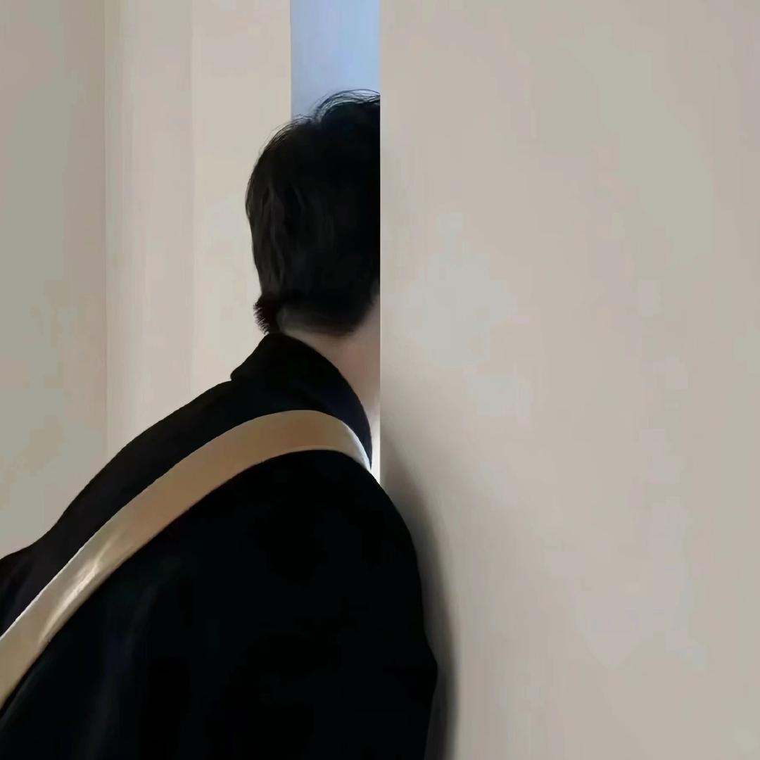 高高.