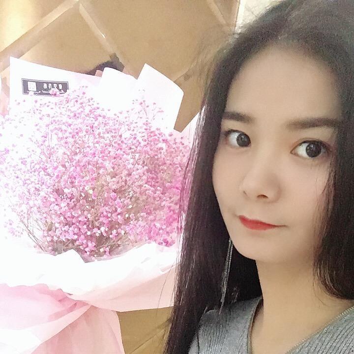 我不美丽却散着光芒么么哒👗💋