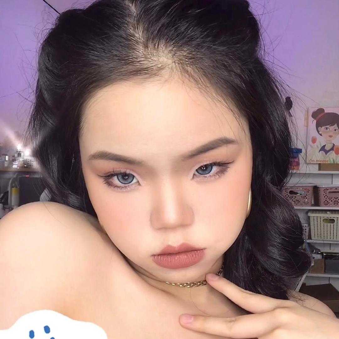 钟雅萱.