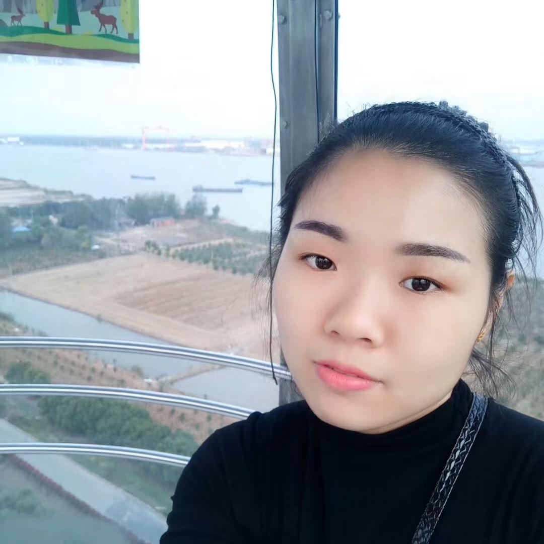 开饭团汉堡三明治店的晓梅