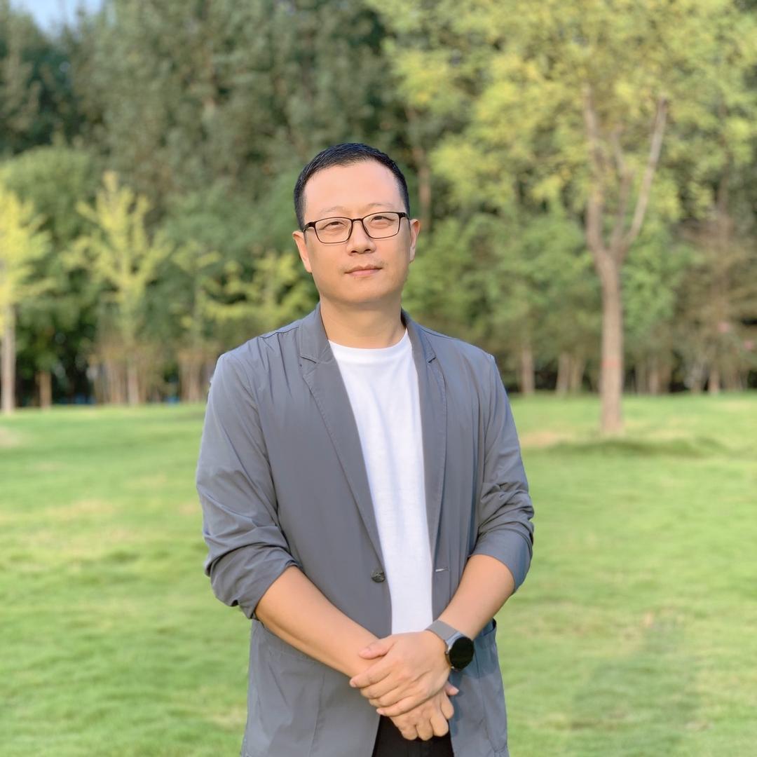 梁迎新书法
