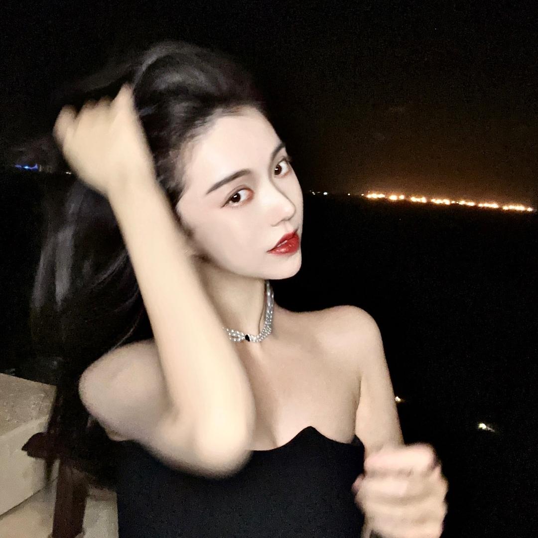 妍妍酱🖤