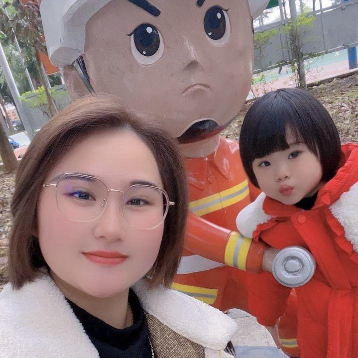 开叉车女司机琴妹妹