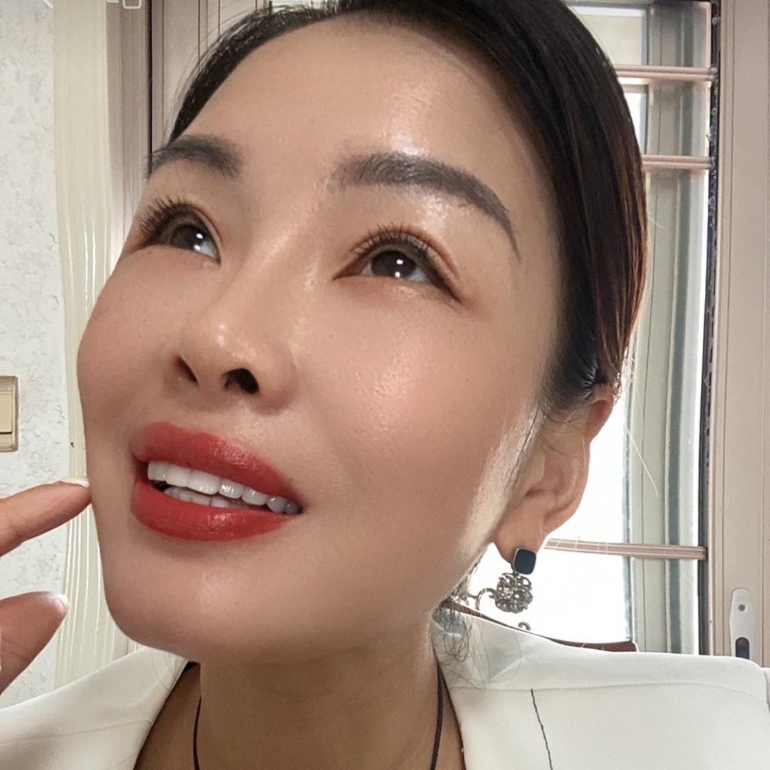 罗红聊班班（打造素颜灯泡肌）