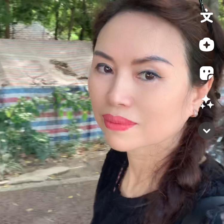 冯梅(珊尔依名店)新津正西街210 号