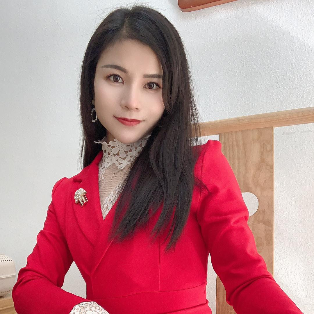姚姚在南宁卖门窗