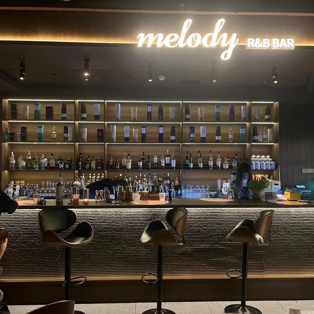 郑夜半熏Bar