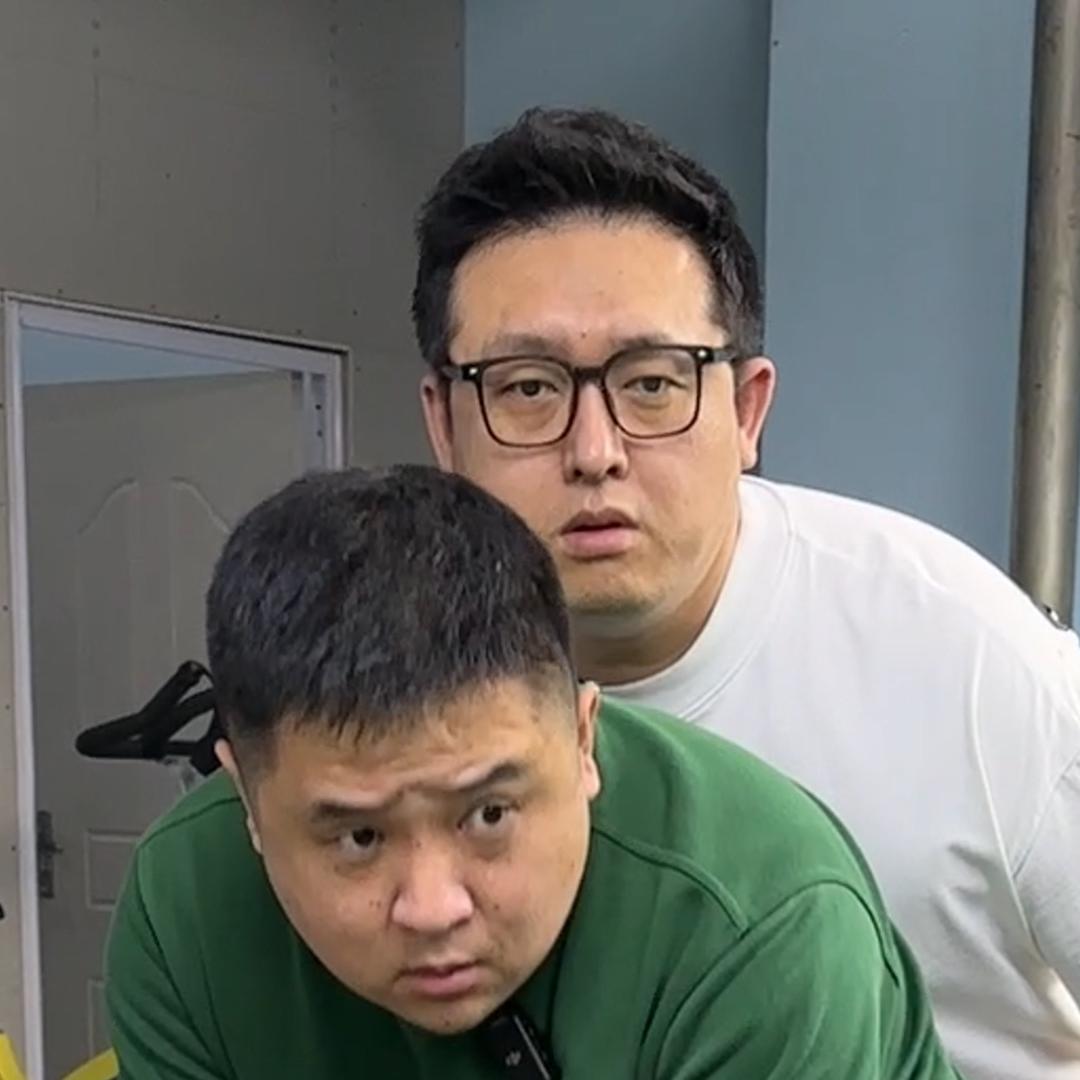偏左与蟑螂强