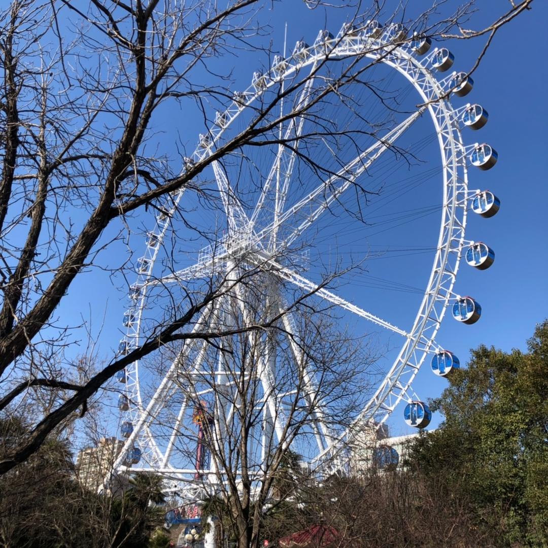 微微笑着