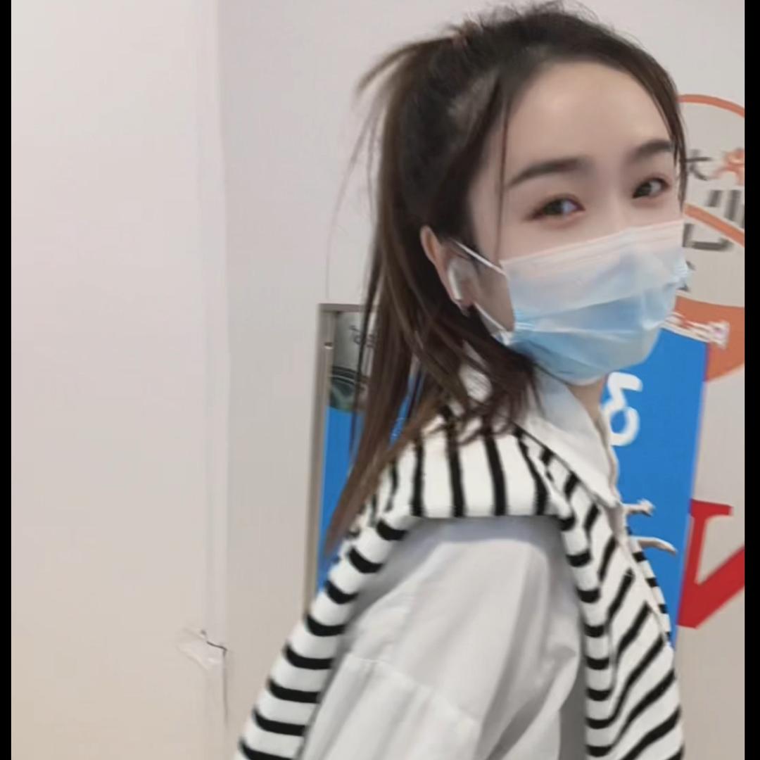 是周周吖！