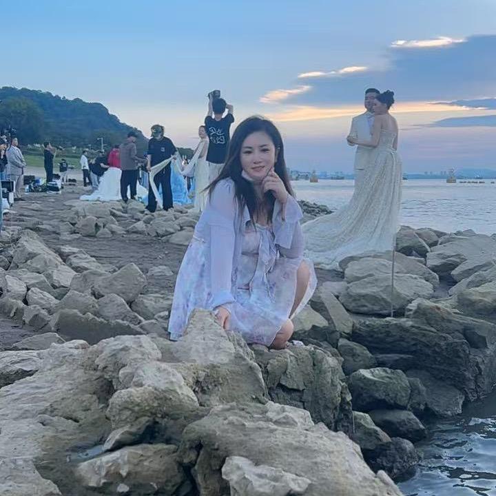 摆摊小女子🔥🔥🔥