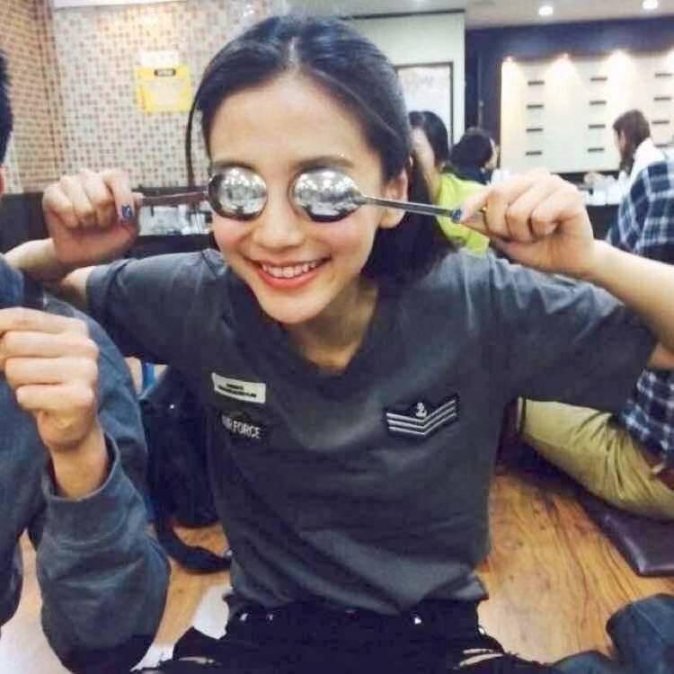 卖银手镯的小樊樊