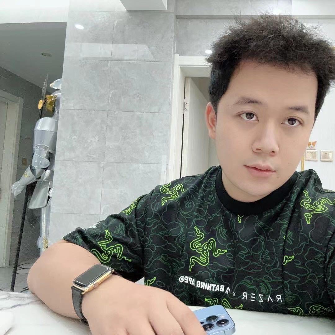 东东👽