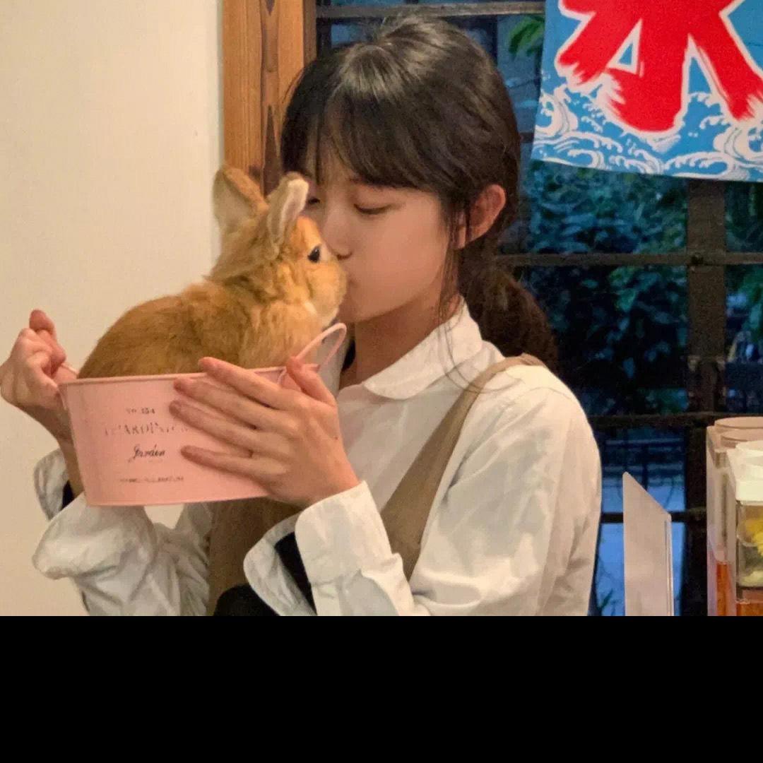 正在长头发……