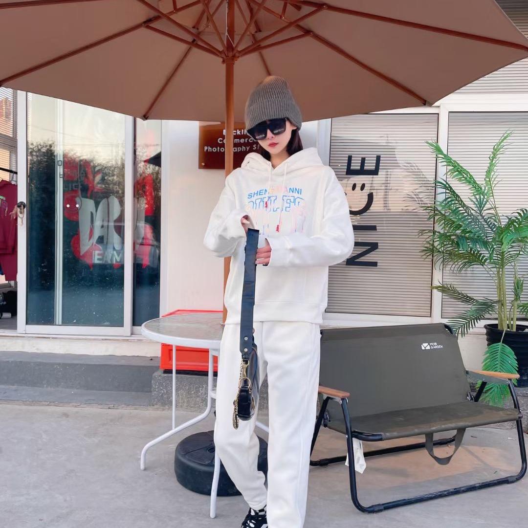 金篱落服装生产