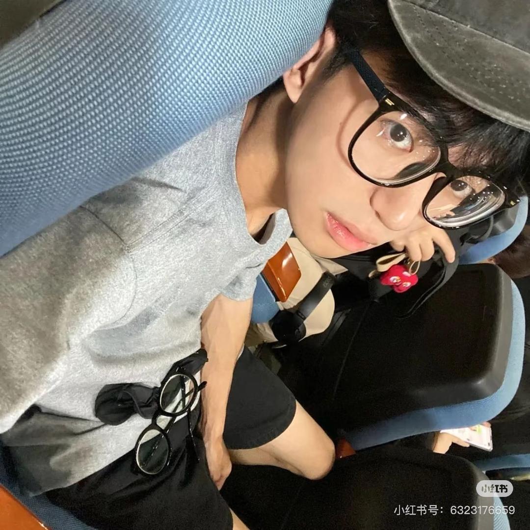 小y.