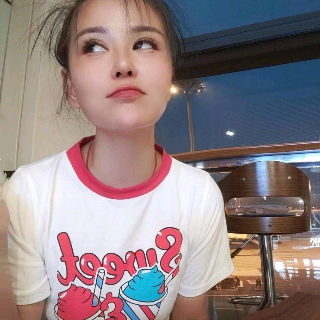 静静在这呀 👗