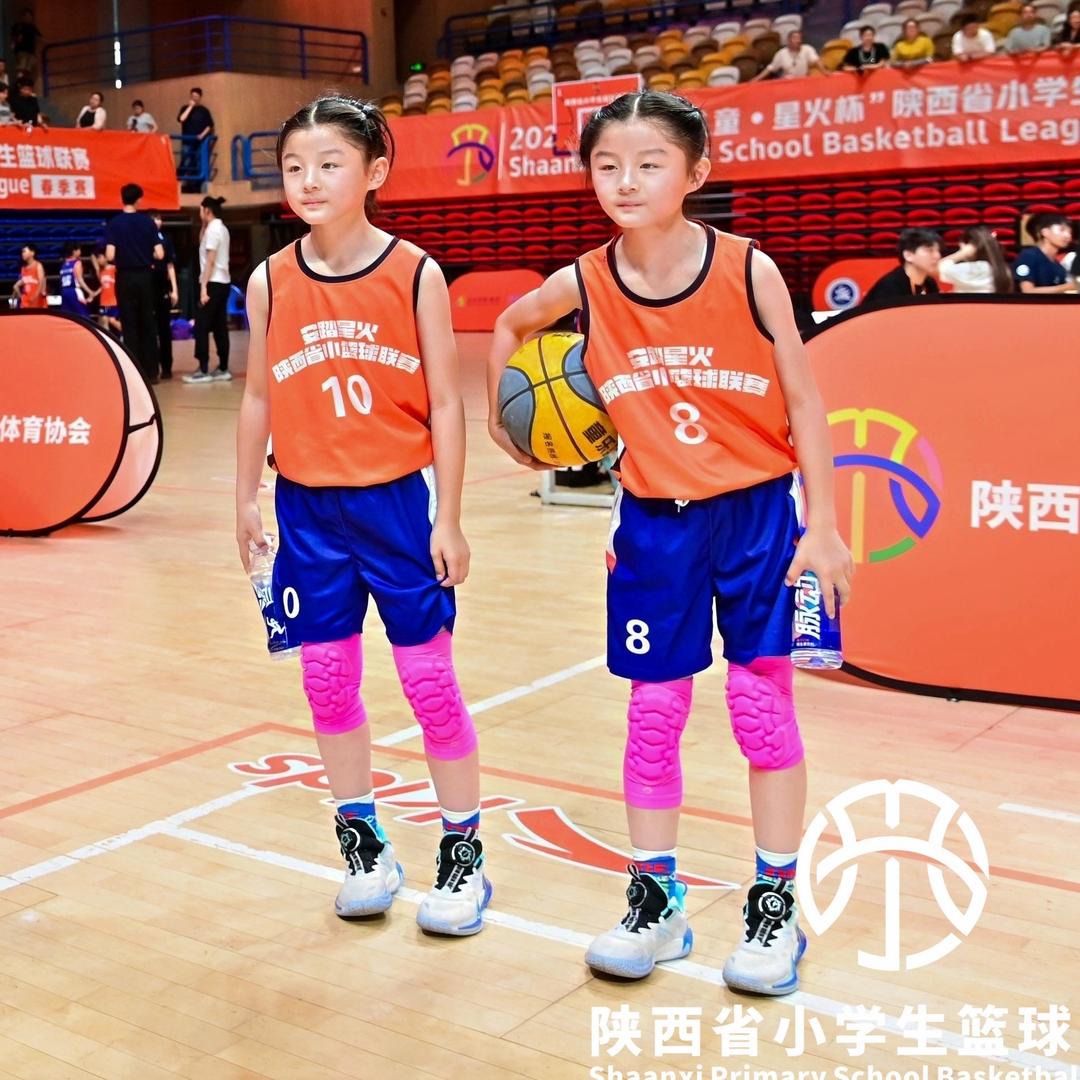 热爱篮球🏀的王炸（双胞胎姐妹）