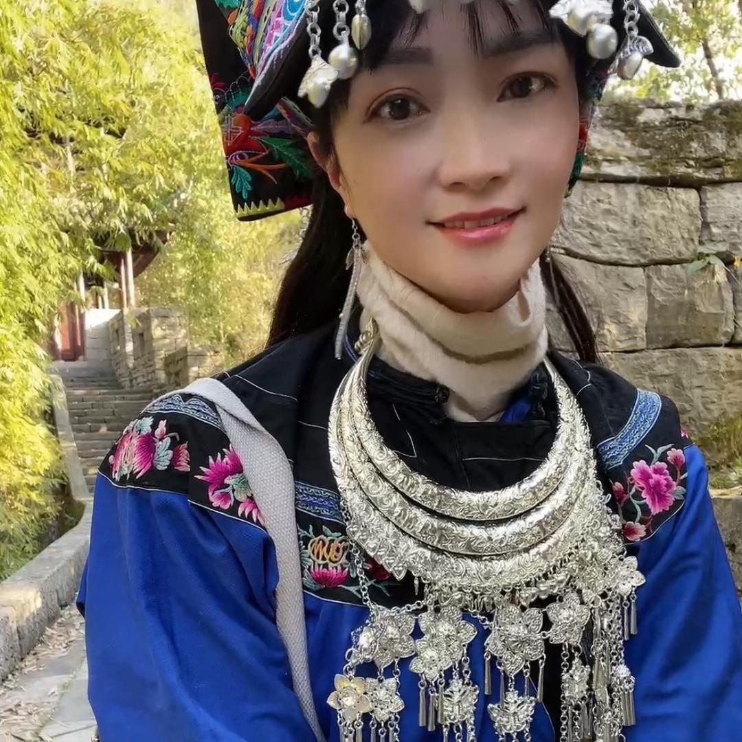 苗族依依