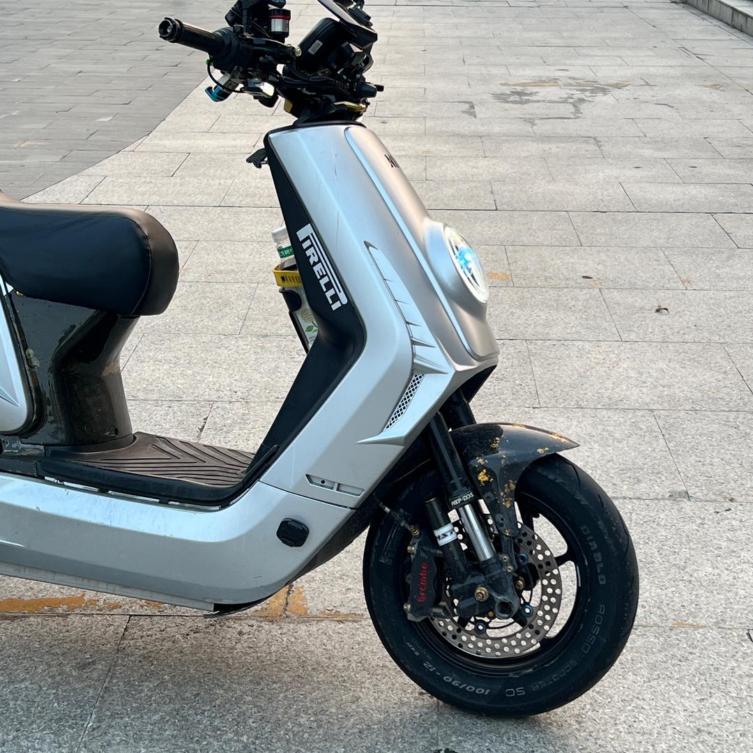 小黑（不会翘头版）