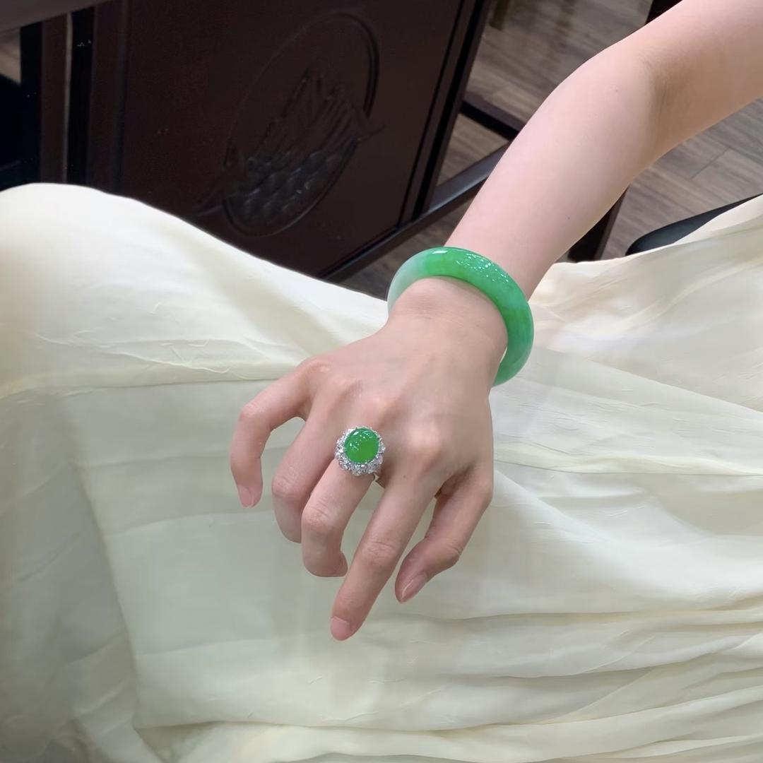 甄选缅甸翡翠手镯