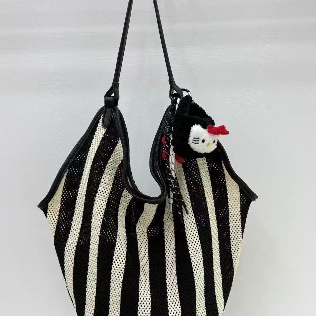 周海丽时尚箱包小铺