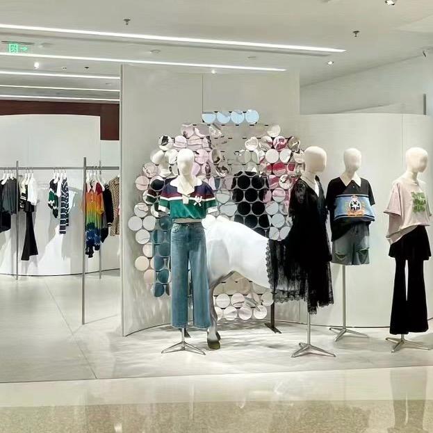富贵折扣女装店
