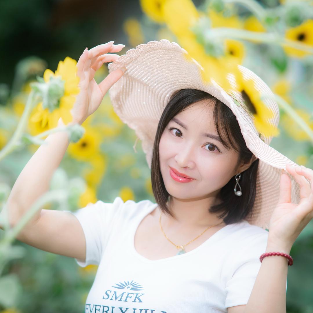 笨笨的荣县小妹